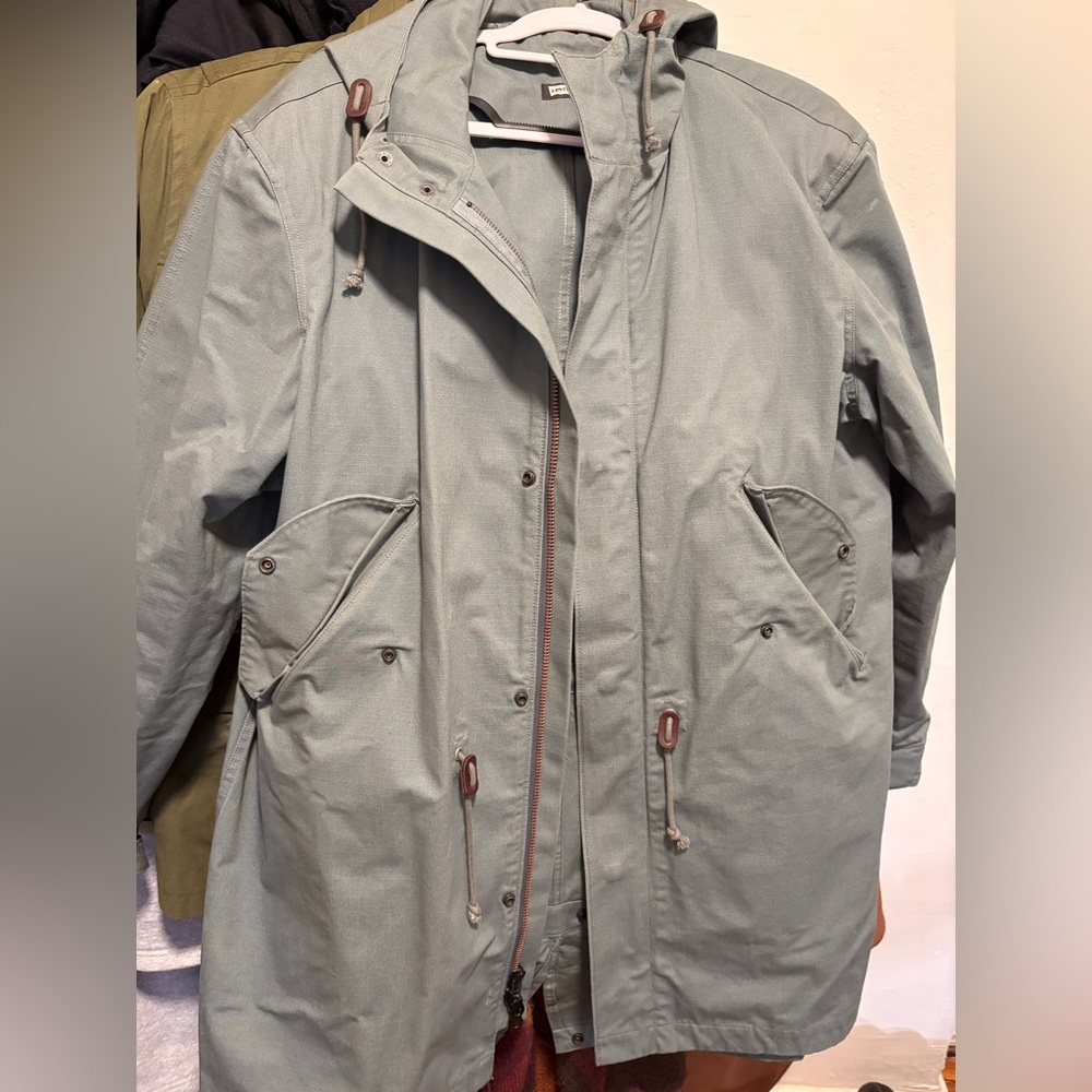 Levis Water Proof Canvas Fishtail Hooded Zip Closure
Olive Jacket Men Medium